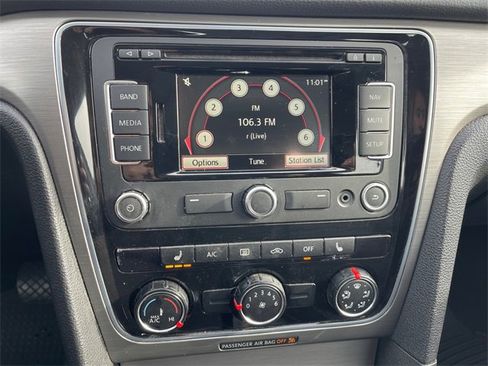 Used 2015 Volkswagen Passat 1.8T SE image 25