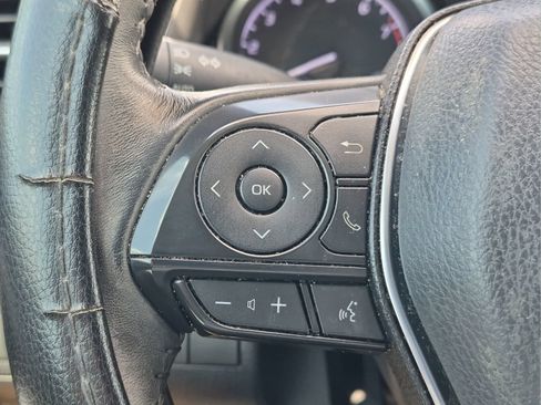 Used 2019 Toyota Camry SE FWD image 13