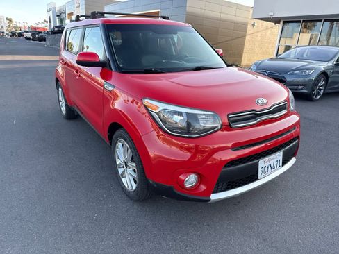 Used 2018 Kia Soul + FWD image 7