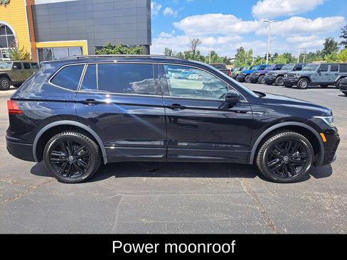 Used 2022 Volkswagen Tiguan SE R-Line AWD/4WD image 2