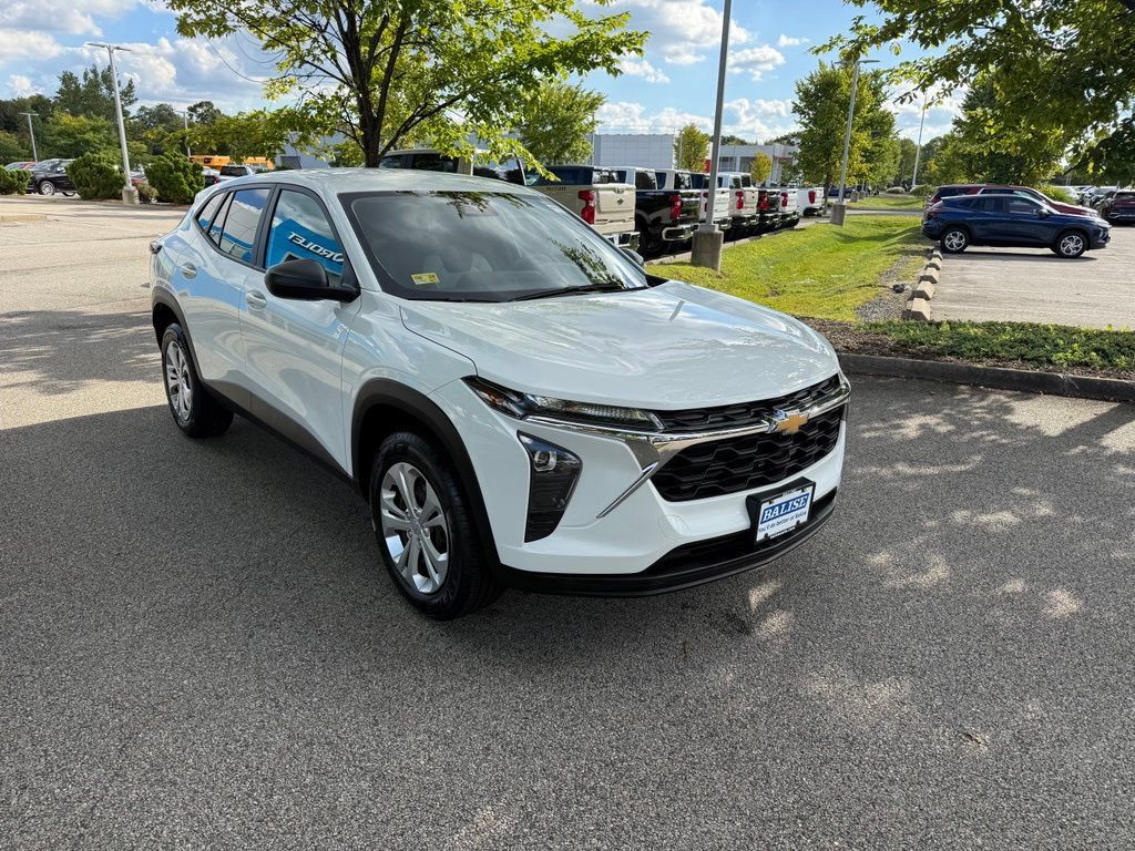 Used 2025 Chevrolet Trax LS FWD image 6