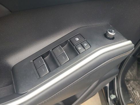 Used 2023 Toyota Highlander Bronze Edition image 19