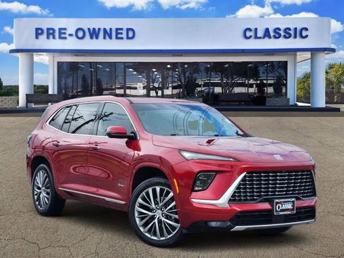 Used 2025 Buick Enclave Avenir image 1