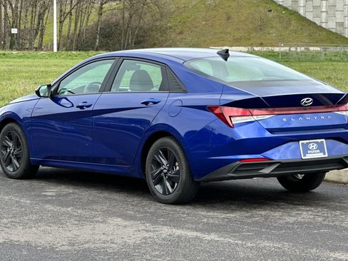 Used 2023 Hyundai Elantra SEL FWD image 5