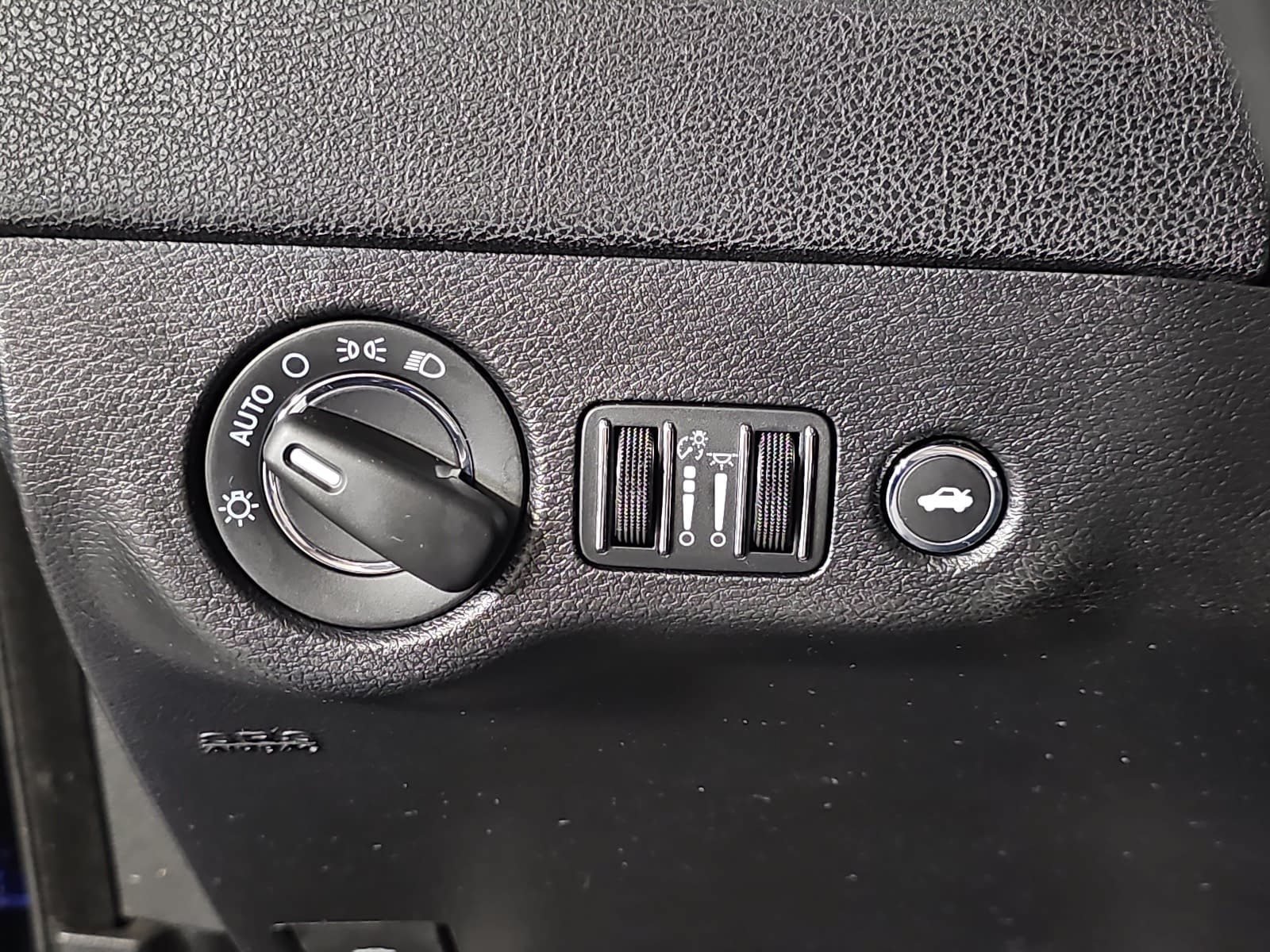 Used 2021 Chrysler 300 Touring w/ Sport Appearance Package RWD image 23