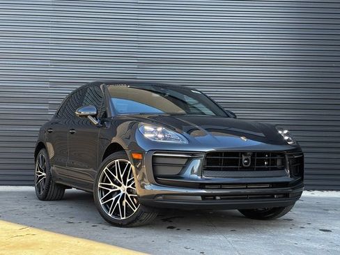 Certified 2026 Porsche Macan AWD/4WD image 9