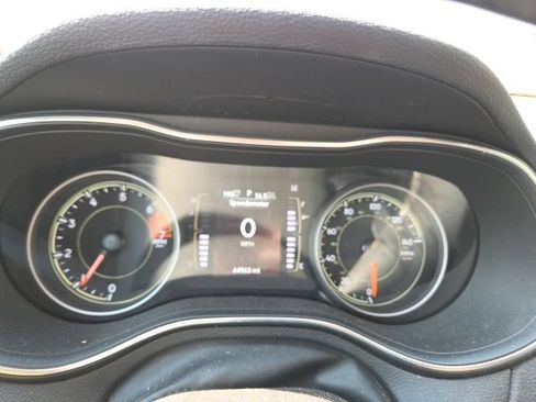 Used 2021 Jeep Cherokee Latitude Plus AWD/4WD image 7