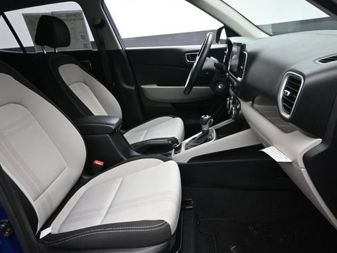 Used 2023 Hyundai Venue SEL w/ Cargo Package FWD image 10