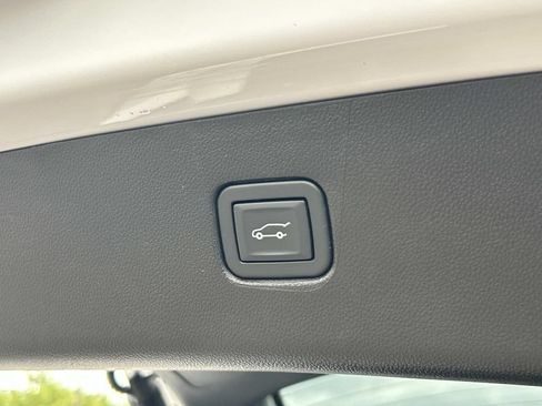 Used 2022 Chevrolet Blazer LT FWD image 16