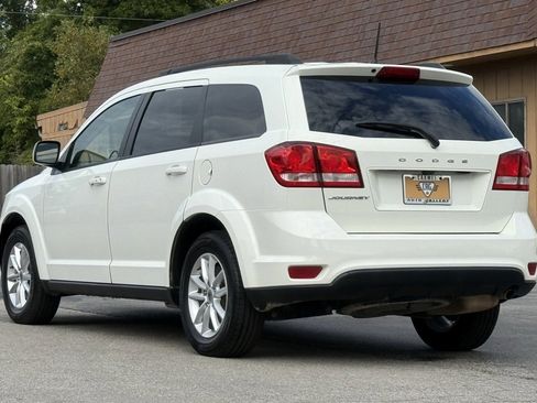 Used 2019 Dodge Journey SE image 3