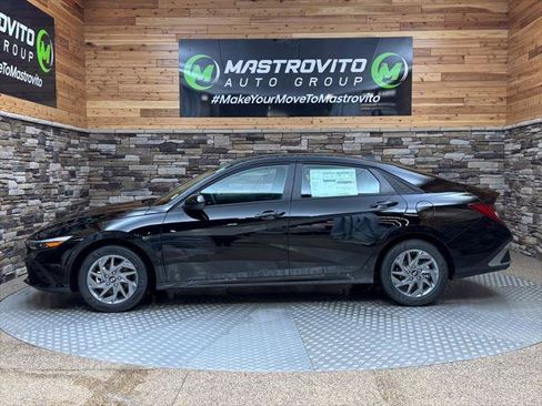 New 2026 Hyundai Elantra Hybrid FWD image 5