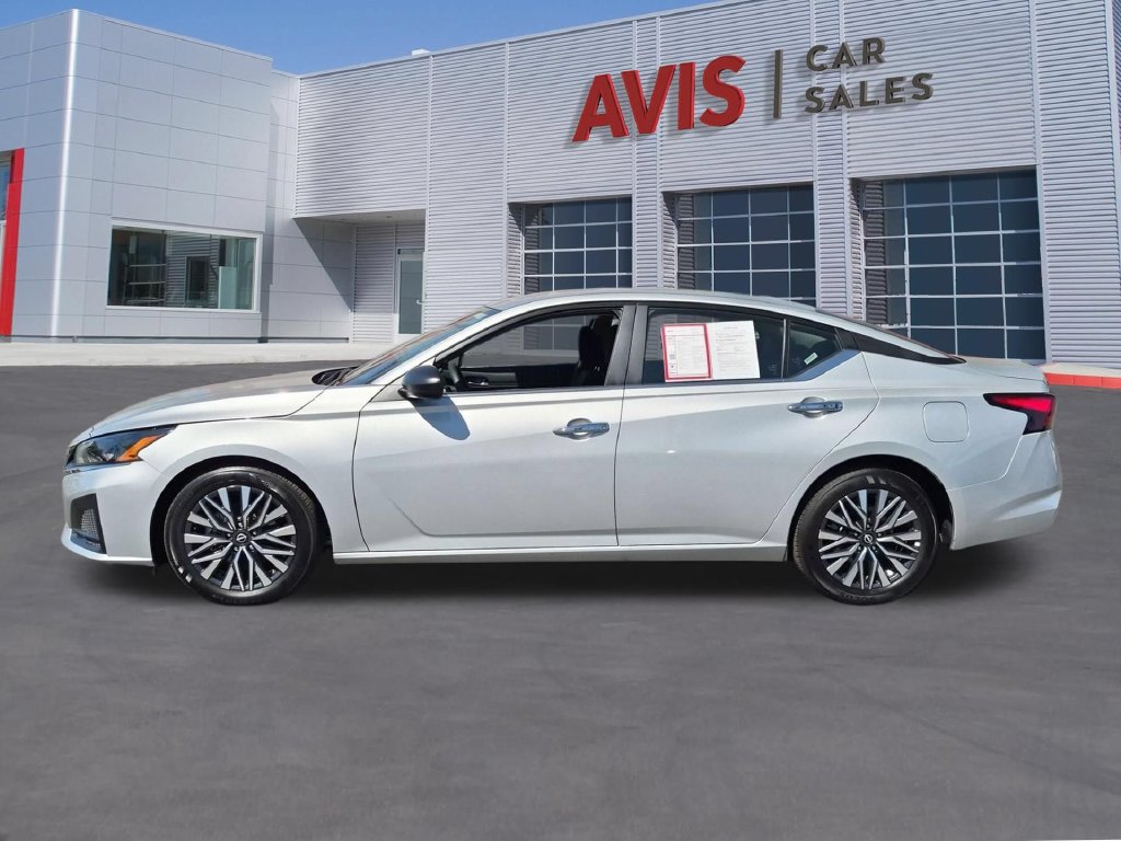Used 2025 Nissan Altima 2.5 SV FWD image 10