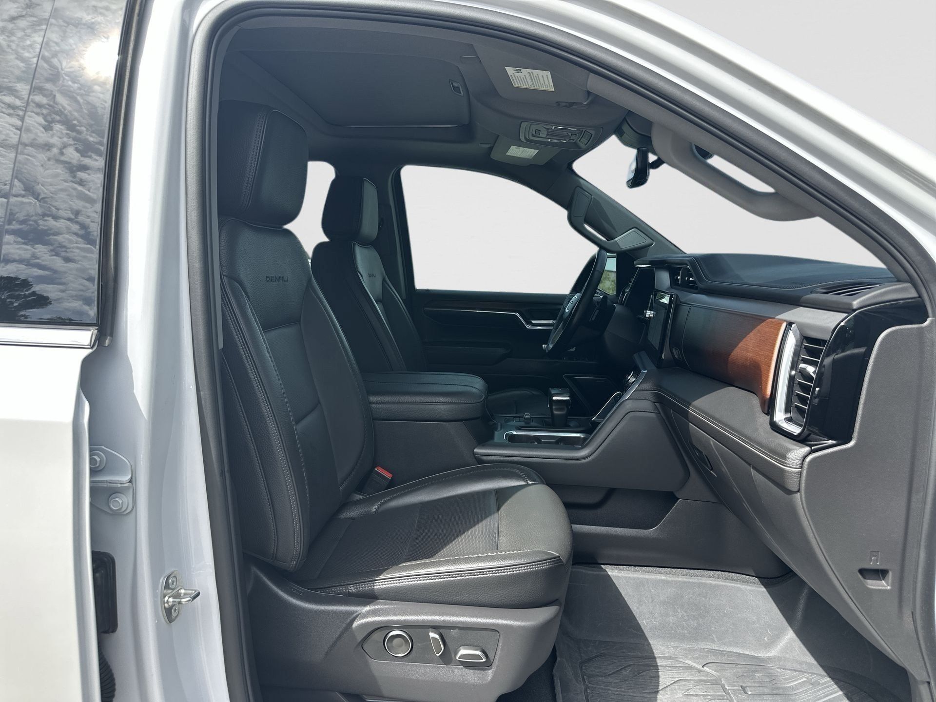Certified 2024 GMC Sierra 1500 Denali w/ Denali Reserve Package AWD/4WD image 28