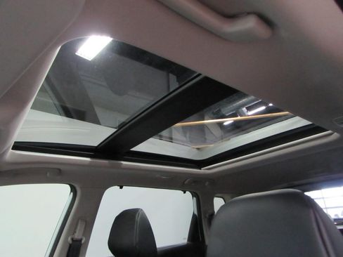 Used 2024 Nissan Rogue SV w/ SV Premium Package FWD image 30