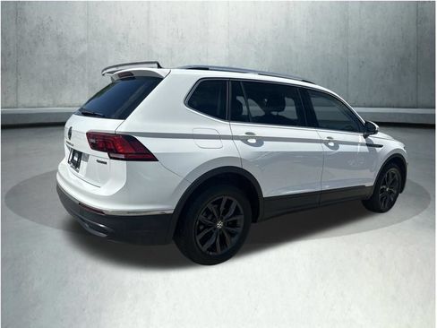 Used 2024 Volkswagen Tiguan SE AWD/4WD image 5