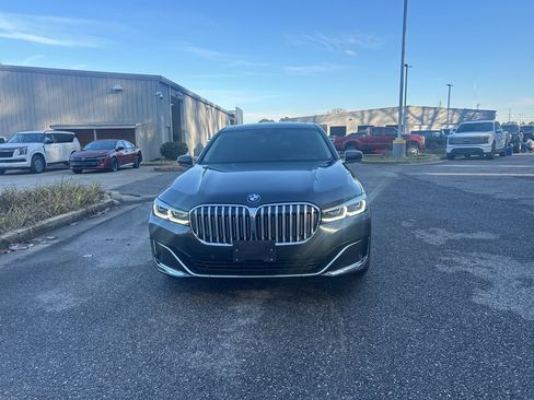 Used 2022 BMW 740i xDrive w/ Premium Package image 8