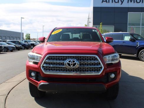 Used 2016 Toyota Tacoma TRD Off-Road w/ Exterior Package image 2