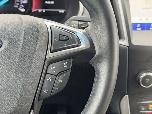 Used 2020 Ford Edge SEL image 25