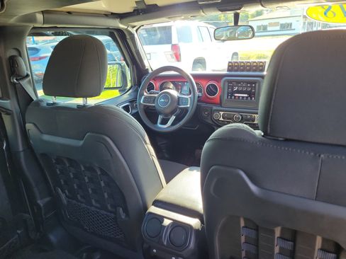 Used 2018 Jeep Wrangler Unlimited Rubicon AWD/4WD image 12