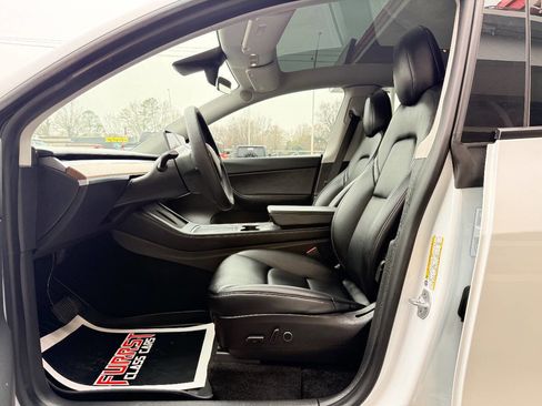 Used 2022 Tesla Model Y Long Range image 16