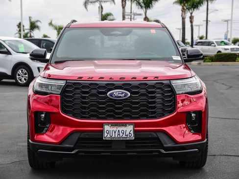 Used 2025 Ford Explorer ST-Line w/ Premium Package image 2