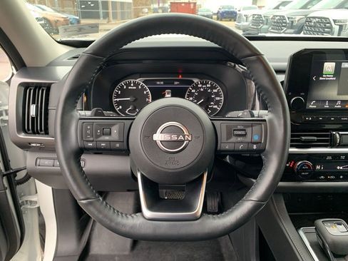 Used 2024 Nissan Pathfinder SL image 25