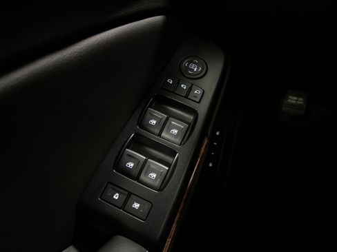 Used 2019 Chevrolet Suburban Premier AWD/4WD image 25
