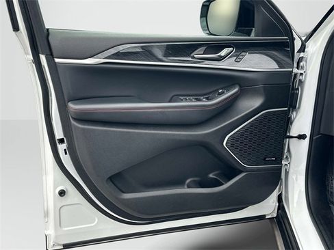 Used 2022 Jeep Grand Cherokee Trailhawk image 13