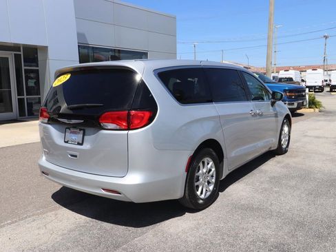 Used 2023 Chrysler Voyager LX FWD image 13