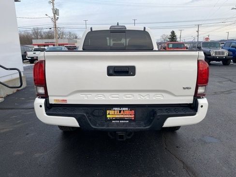Used 2019 Toyota Tacoma TRD Sport image 5