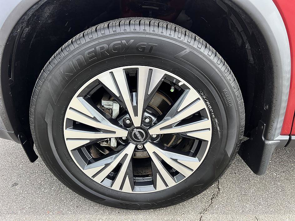 Certified 2022 Nissan Rogue SV FWD image 9