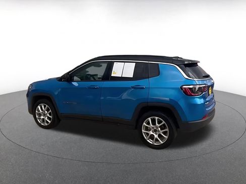 Used 2025 Jeep Compass Limited AWD/4WD image 4