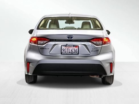 Used 2023 Toyota Corolla LE image 3