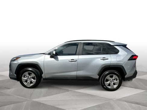 Used 2022 Toyota RAV4 XLE FWD image 5