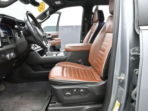 Used 2024 GMC Sierra 3500 Denali Ultimate AWD/4WD image 13