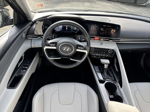 Used 2023 Hyundai Elantra Limited image 23