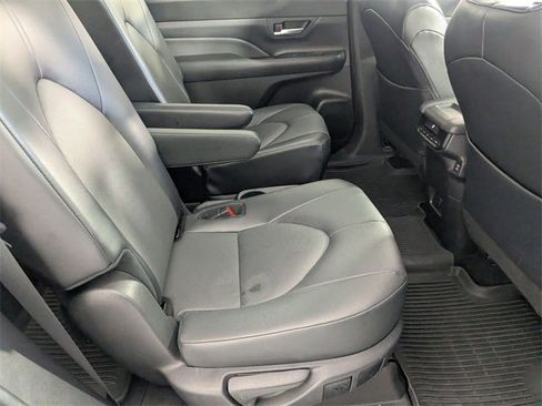 Used 2024 Toyota Grand Highlander XLE image 32
