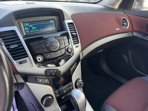 Used 2014 Chevrolet Cruze LT image 10