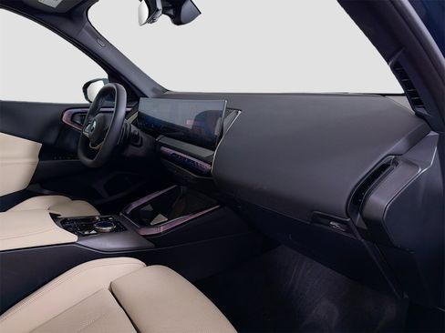 Used 2025 BMW X3 xDrive30i w/ Premium Package image 29