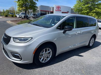 Used 2024 Chrysler Pacifica Touring-L