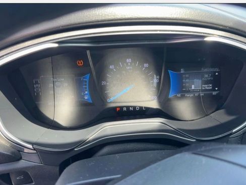 Used 2019 Ford Fusion SE FWD image 4