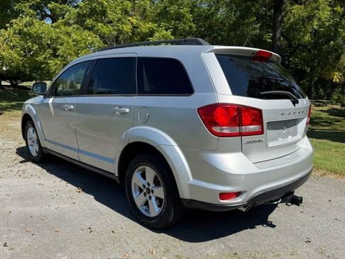Used 2012 Dodge Journey SXT w/ Flexible Seating Group FWD image 9