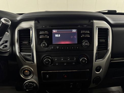 Used 2017 Nissan Titan SV image 21