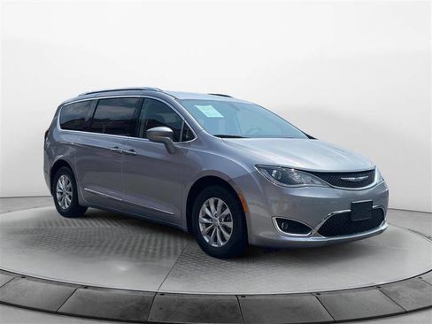 Used 2018 Chrysler Pacifica Touring-L image 7
