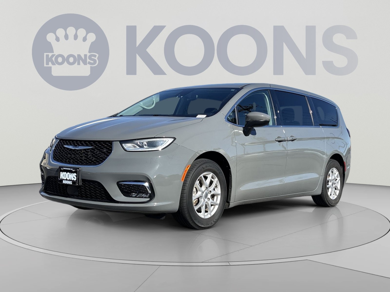 Used 2023 Chrysler Pacifica Touring-L FWD image 1