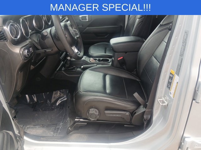 Used 2023 Jeep Wrangler Unlimited Sahara AWD/4WD image 25