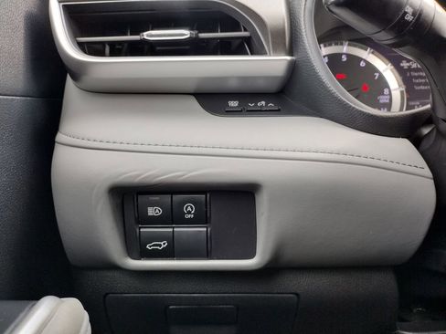 Used 2023 Toyota Highlander LE FWD image 27