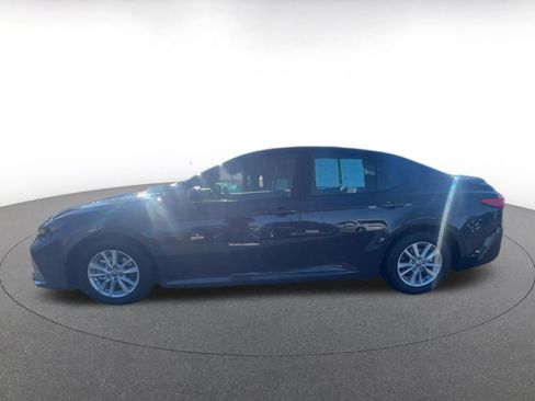 Used 2025 Toyota Camry LE image 9