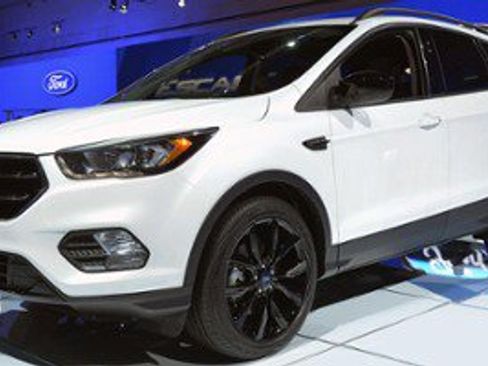 Used 2018 Ford Escape Titanium AWD/4WD image 1