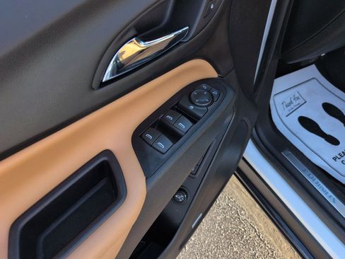 Used 2018 Chevrolet Equinox Premier image 11